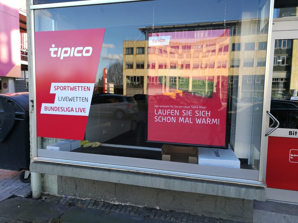 Schaufensterbeschriftung und Leuchtreklame Referenz