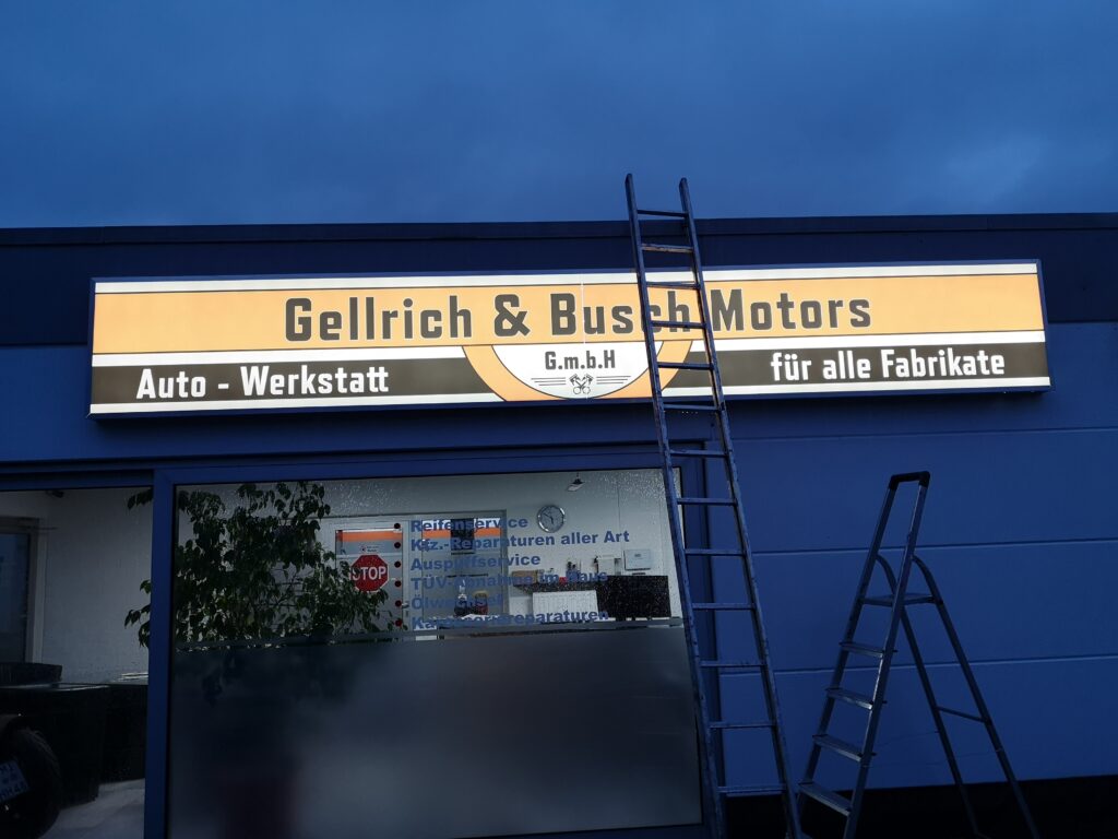 Schaufensterbeschriftung und Leuchtreklame Referenz